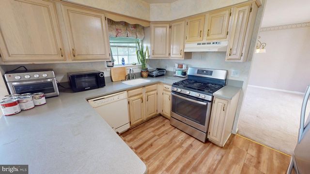 17 CHESTERTOWN RD, Sicklerville, NJ 08081