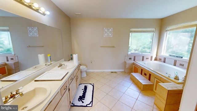 17 CHESTERTOWN RD, Sicklerville, NJ 08081
