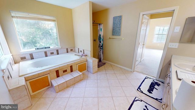 17 CHESTERTOWN RD, Sicklerville, NJ 08081