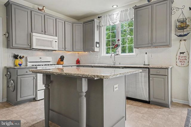 37 SADDLEVIEW DR, Royersford, PA 19468