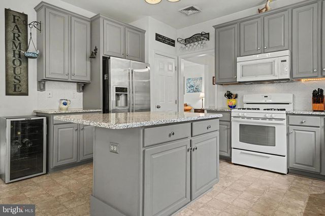 37 SADDLEVIEW DR, Royersford, PA 19468