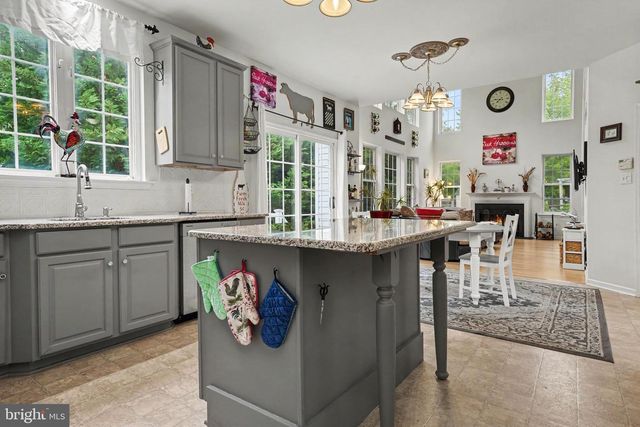 37 SADDLEVIEW DR, Royersford, PA 19468