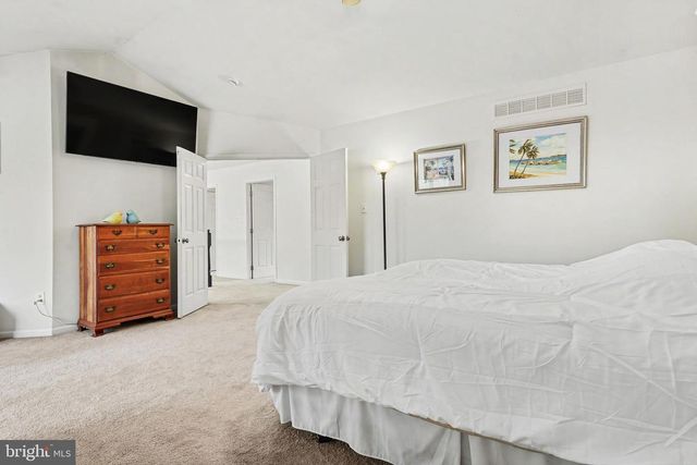 37 SADDLEVIEW DR, Royersford, PA 19468