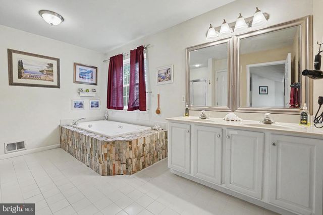 37 SADDLEVIEW DR, Royersford, PA 19468