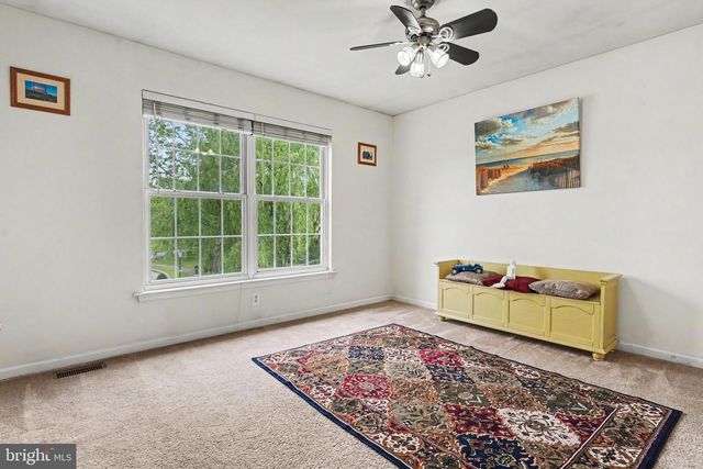 37 SADDLEVIEW DR, Royersford, PA 19468