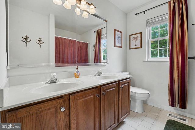 37 SADDLEVIEW DR, Royersford, PA 19468