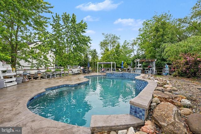 37 SADDLEVIEW DR, Royersford, PA 19468