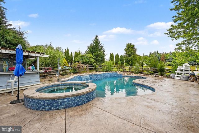37 SADDLEVIEW DR, Royersford, PA 19468