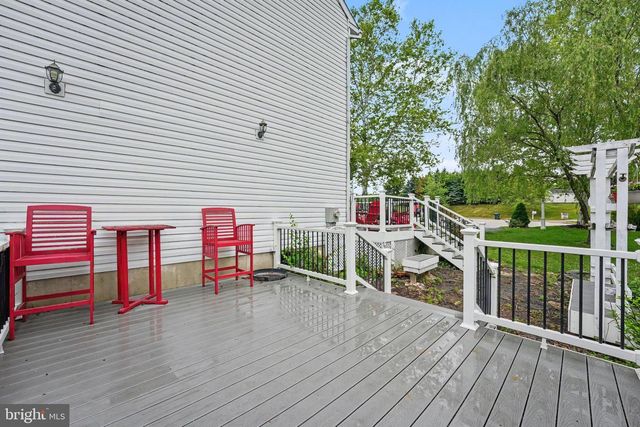 37 SADDLEVIEW DR, Royersford, PA 19468