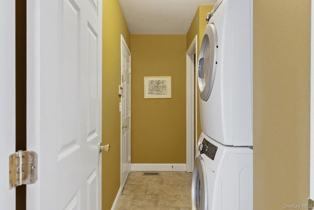 23 Goose Neck Lane, Riverhead, NY 11901