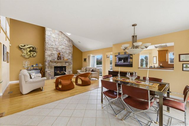 23 Goose Neck Lane, Riverhead, NY 11901