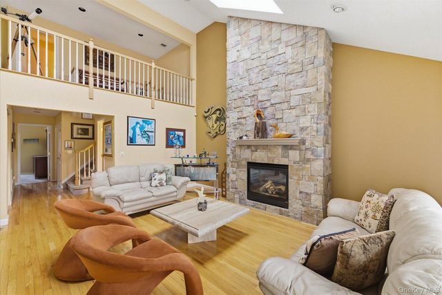 23 Goose Neck Lane, Riverhead, NY 11901