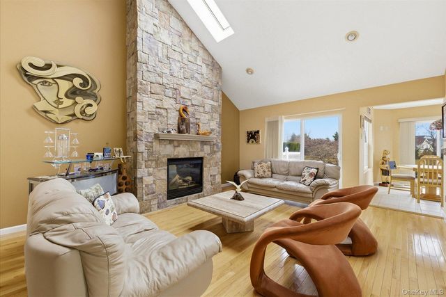 23 Goose Neck Lane, Riverhead, NY 11901