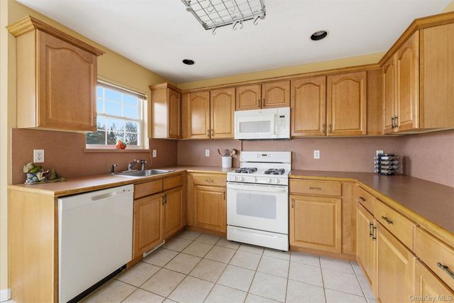 23 Goose Neck Lane, Riverhead, NY 11901