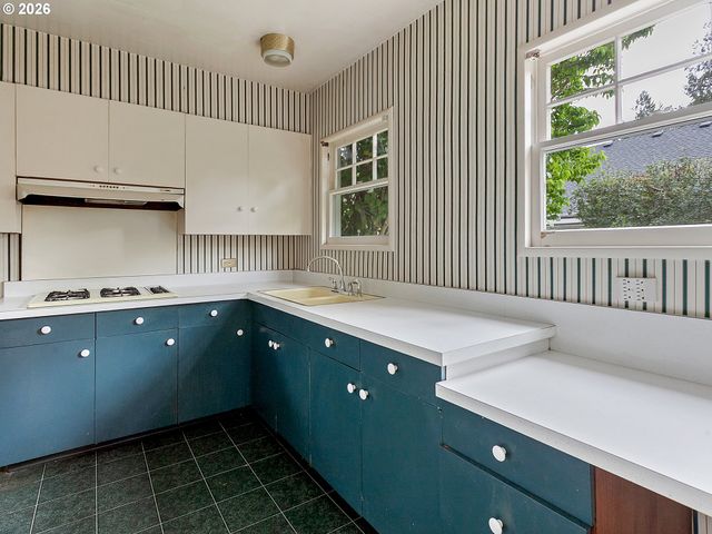 2721 Ne AINSWORTH St, Portland, OR 97211