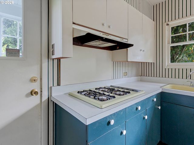 2721 Ne AINSWORTH St, Portland, OR 97211