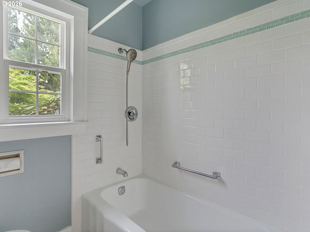 2721 Ne AINSWORTH St, Portland, OR 97211