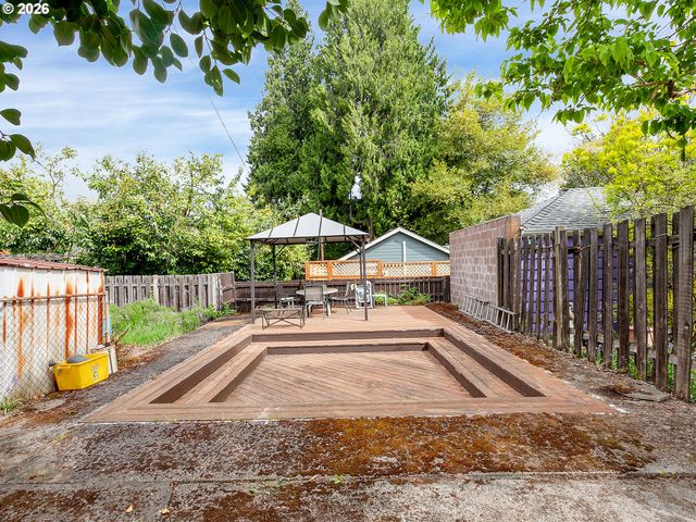 2721 Ne AINSWORTH St, Portland, OR 97211