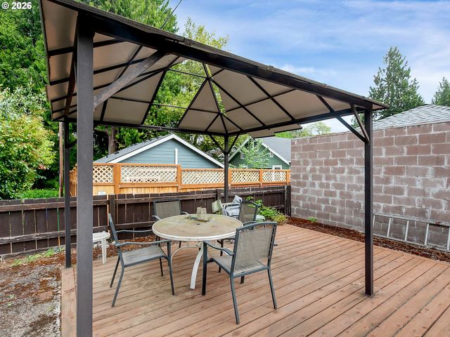 2721 Ne AINSWORTH St, Portland, OR 97211