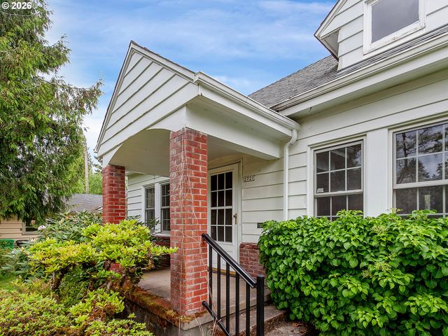 2721 Ne AINSWORTH St, Portland, OR 97211