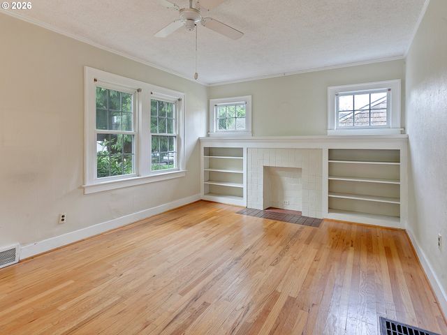 2721 Ne AINSWORTH St, Portland, OR 97211
