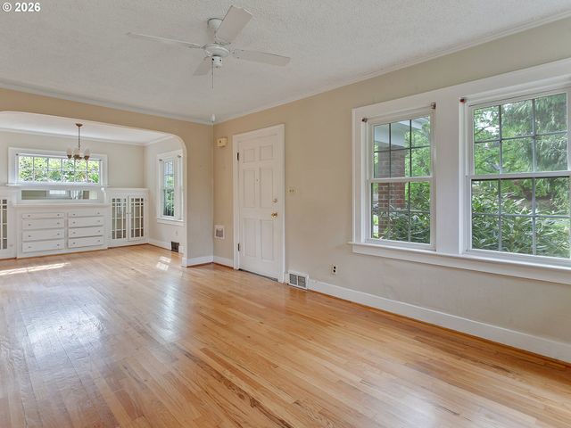 2721 Ne AINSWORTH St, Portland, OR 97211