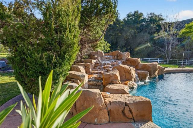 41275 Hacienda Drive, Murrieta, CA 92562