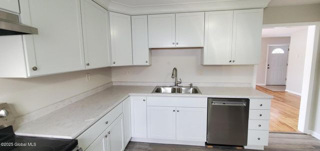 116 Clamsteam Road Apt 4, Halfmoon, NY 12065