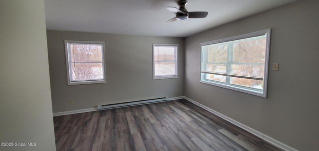 116 Clamsteam Road Apt 4, Halfmoon, NY 12065