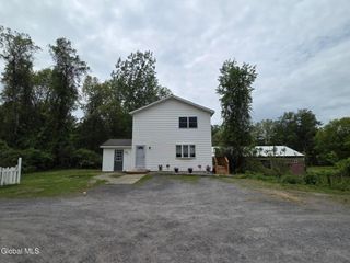 116 Clamsteam Road Apt 4, Halfmoon, NY 12065