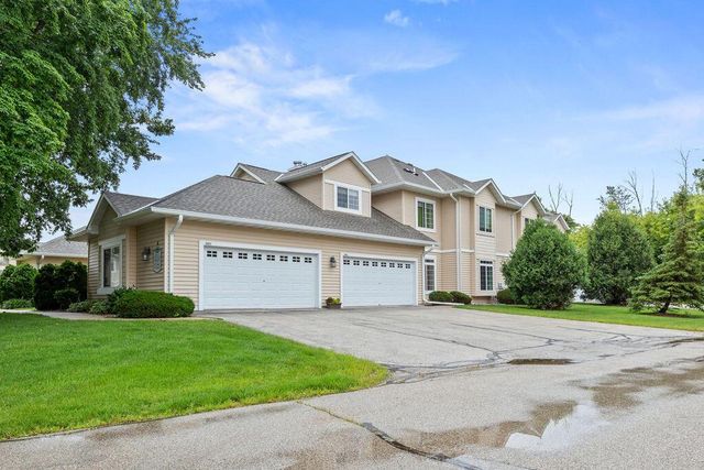 W398N5953 Autumn Woods DRIVE, Oconomowoc, WI 53066