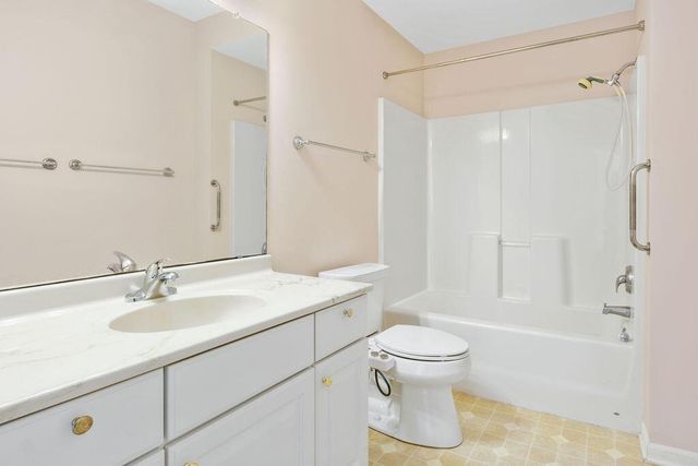 W398N5953 Autumn Woods DRIVE, Oconomowoc, WI 53066