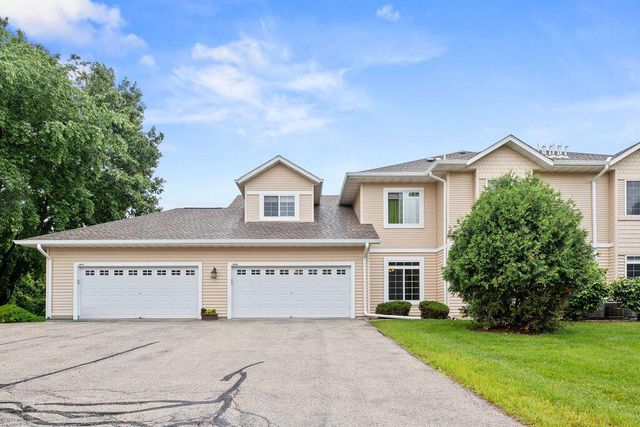 W398N5953 Autumn Woods DRIVE, Oconomowoc, WI 53066