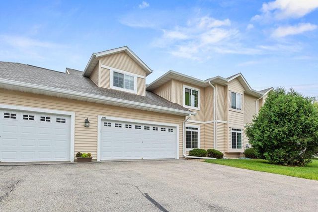 W398N5953 Autumn Woods DRIVE, Oconomowoc, WI 53066