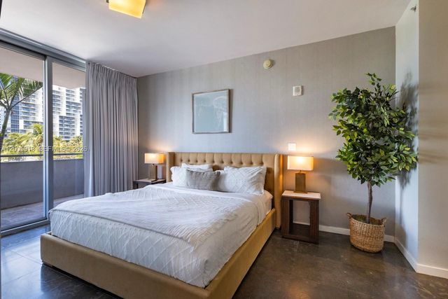 220 21st St 303, Miami Beach, FL 33139