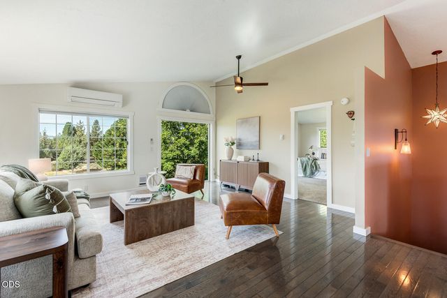 64160 Pioneer Loop, Bend, OR 97701