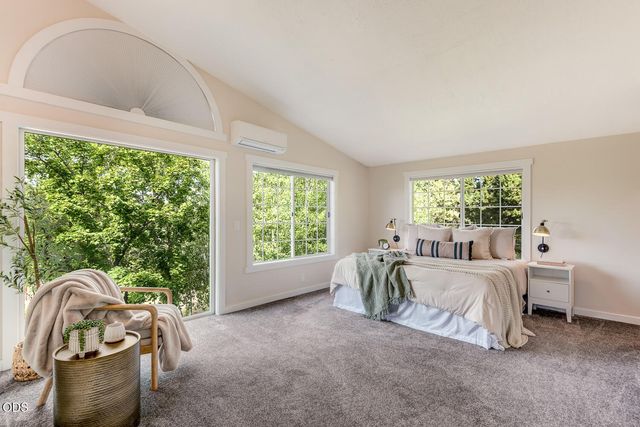 64160 Pioneer Loop, Bend, OR 97701