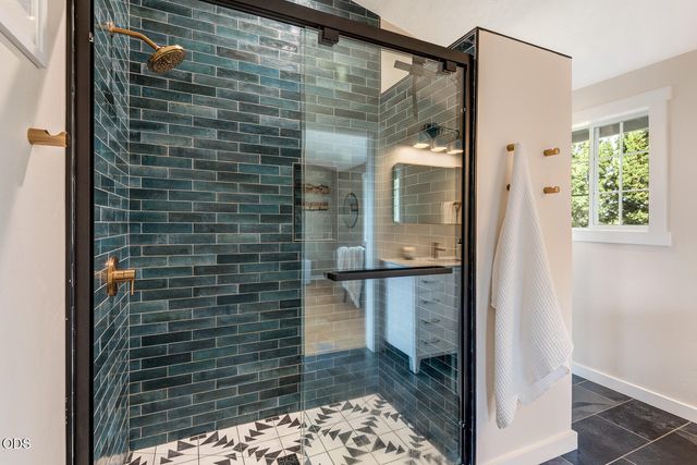 64160 Pioneer Loop, Bend, OR 97701