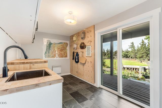 64160 Pioneer Loop, Bend, OR 97701