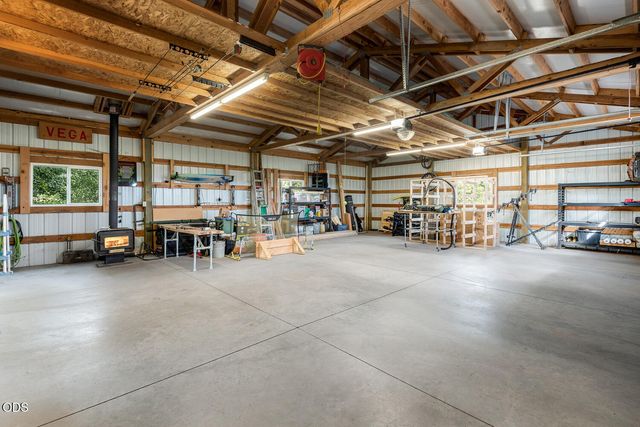64160 Pioneer Loop, Bend, OR 97701