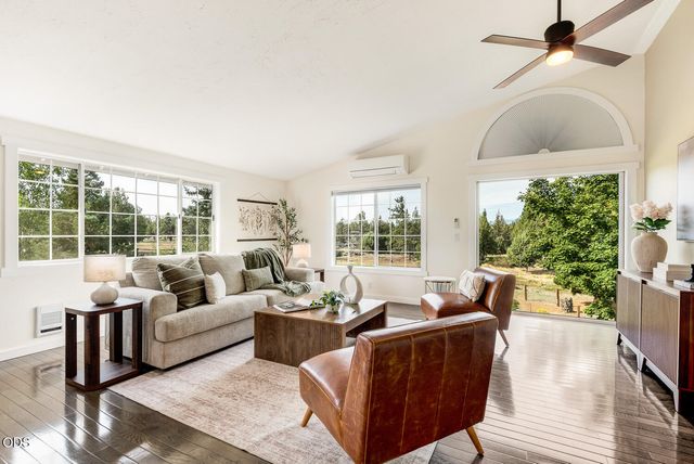 64160 Pioneer Loop, Bend, OR 97701