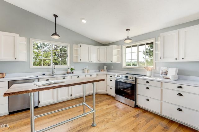 64160 Pioneer Loop, Bend, OR 97701