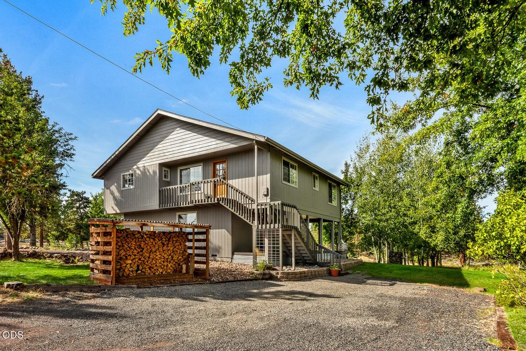 64160 Pioneer Loop, Bend, OR 97701