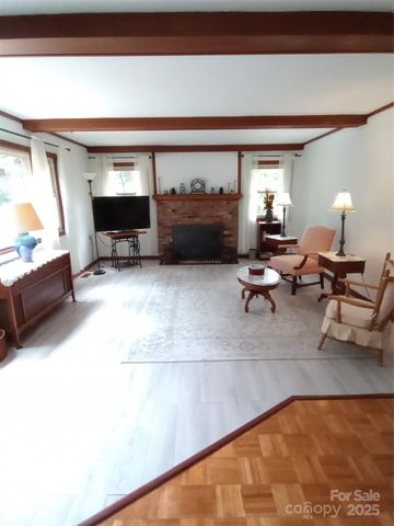 74 Melinda G Lane, Hendersonville, NC 28739