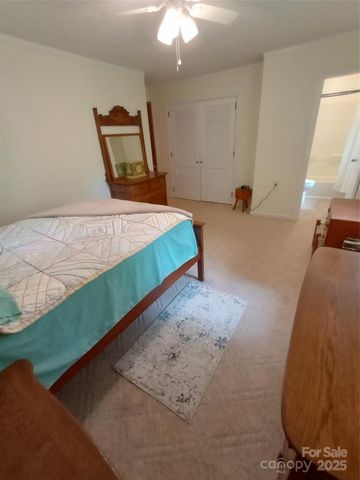 74 Melinda G Lane, Hendersonville, NC 28739
