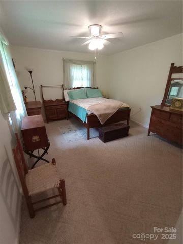 74 Melinda G Lane, Hendersonville, NC 28739