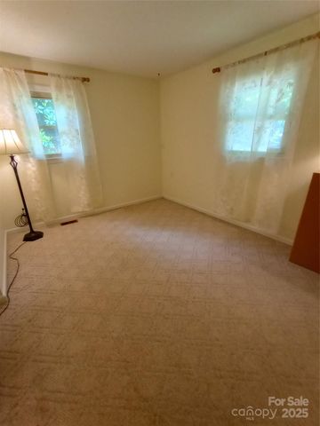 74 Melinda G Lane, Hendersonville, NC 28739