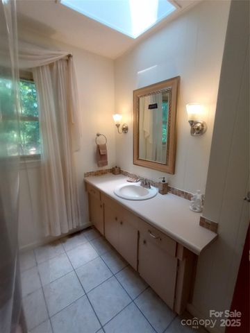 74 Melinda G Lane, Hendersonville, NC 28739