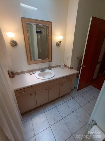 74 Melinda G Lane, Hendersonville, NC 28739