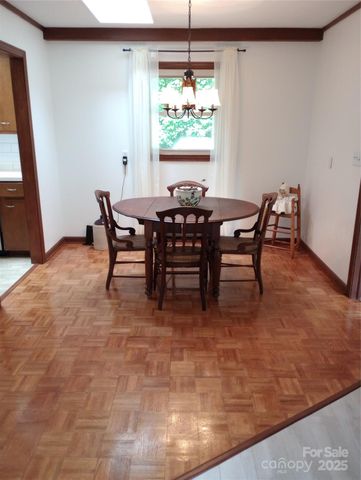 74 Melinda G Lane, Hendersonville, NC 28739